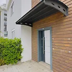 Apartament Airport 1km, Swimming Pool, Kitchen House