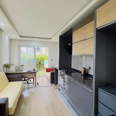 Airport 1km, Swimming Pool, Kitchen House