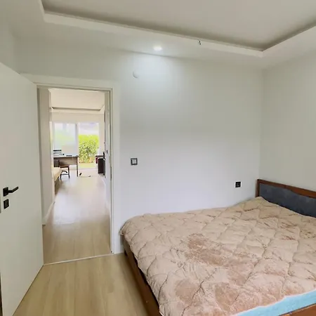 Airport 1km, Swimming Pool, Kitchen House Lägenhet