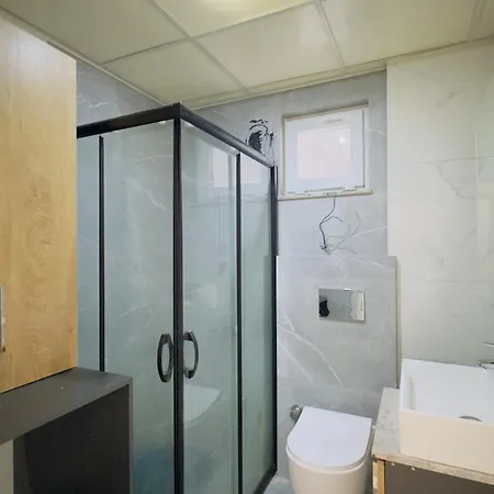 Διαμέρισμα Airport 1km, Swimming Pool, Kitchen House *