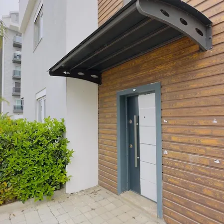 Apartman Airport 1km, Swimming Pool, Kitchen House