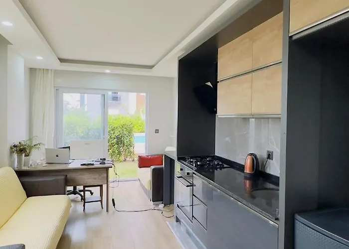 Airport 1km, Swimming Pool, Kitchen House