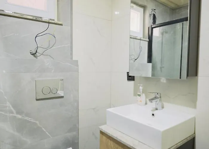 Διαμέρισμα Airport 1km, Swimming Pool, Kitchen House *