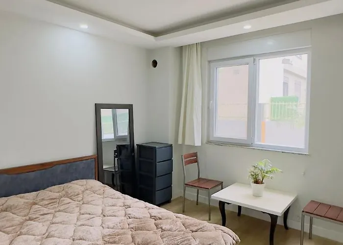 Airport 1km, Swimming Pool, Kitchen House